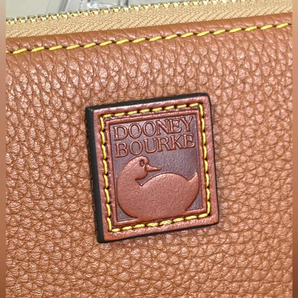 Dooney & Bourke Zip Around Wallet Wristlet Carmel Brown Pebble Leather NWOT - Picture 5 of 16